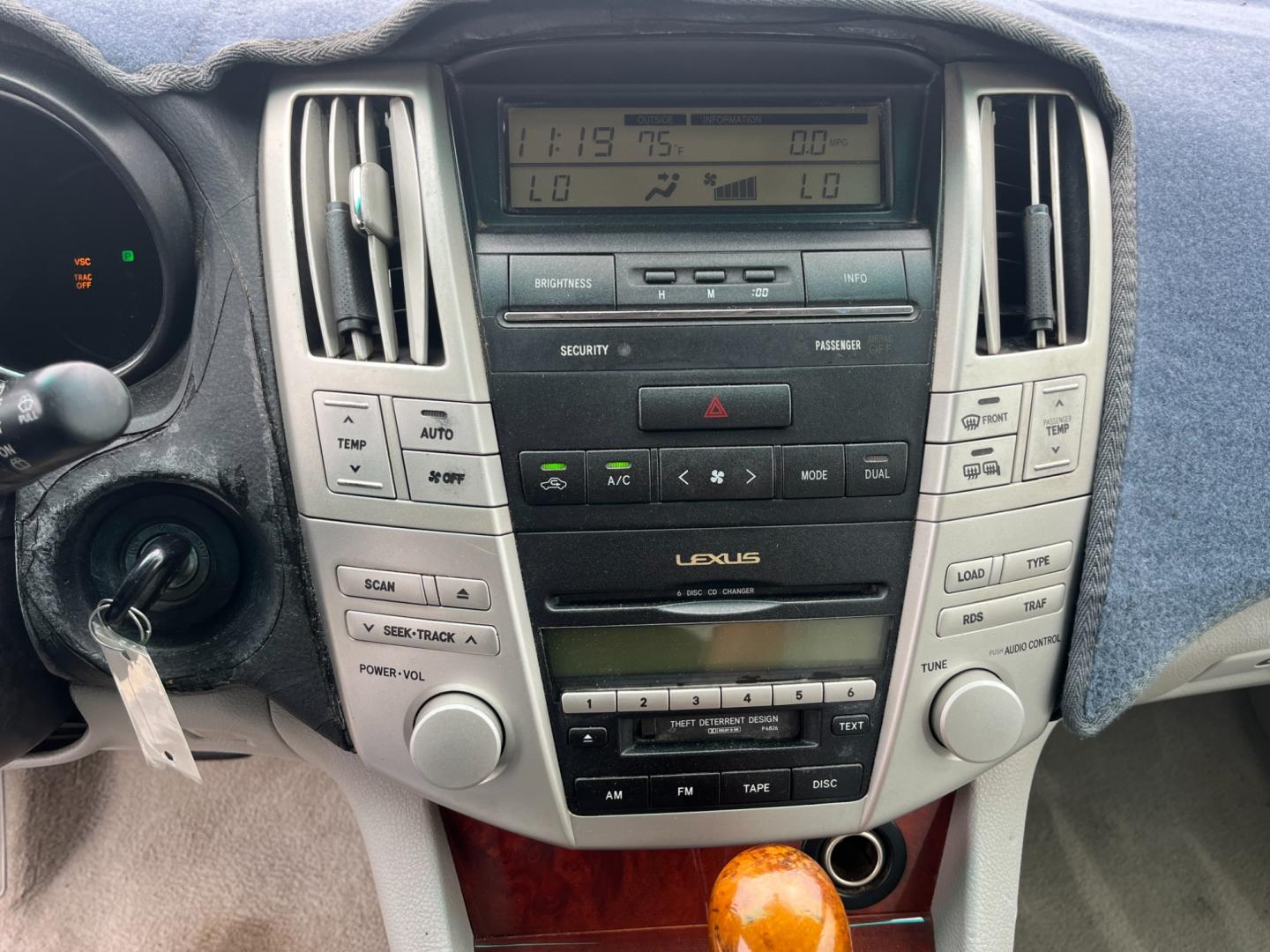 2004 SILVER /TAN Lexus RX 330 (JTJGA31U340) with an 3.3 engine, Automatic transmission, located at 14700 Tomball Parkway 249, Houston, TX, 77086, (281) 444-2200, 29.928619, -95.504074 - Photo#15